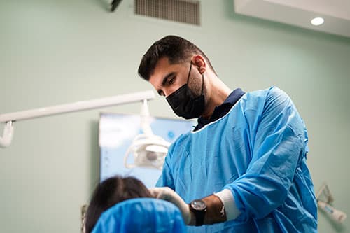 ایمپلنت دندان چقدر طول میکشد؟