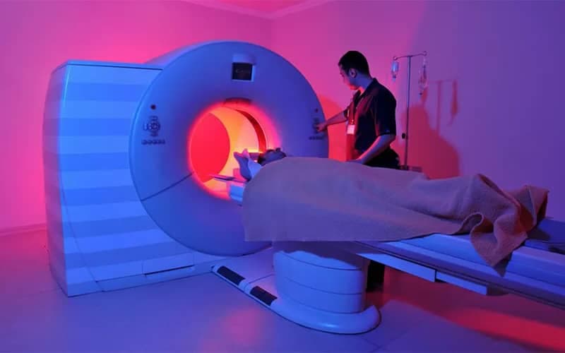 آیا با ایمپلنت دندان می توان ام آر آی (MRI) داد؟